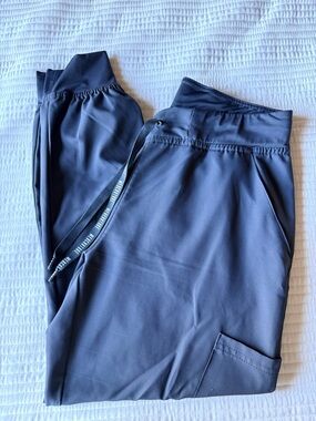 Women’s grey medcouture scrub pants